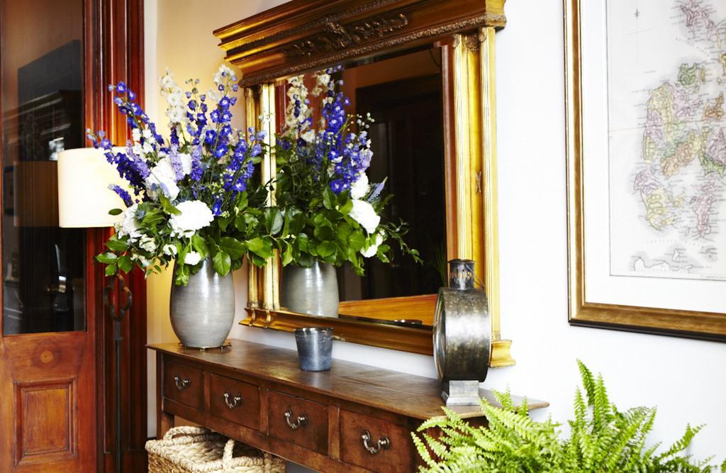 The Roseate Edinburgh - Small Luxury Hotels Of The World Exterior photo A mirror on a console table