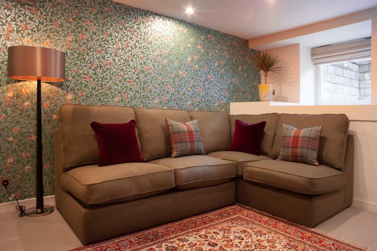 The Roseate Edinburgh - Small Luxury Hotels Of The World Exterior photo A sofa