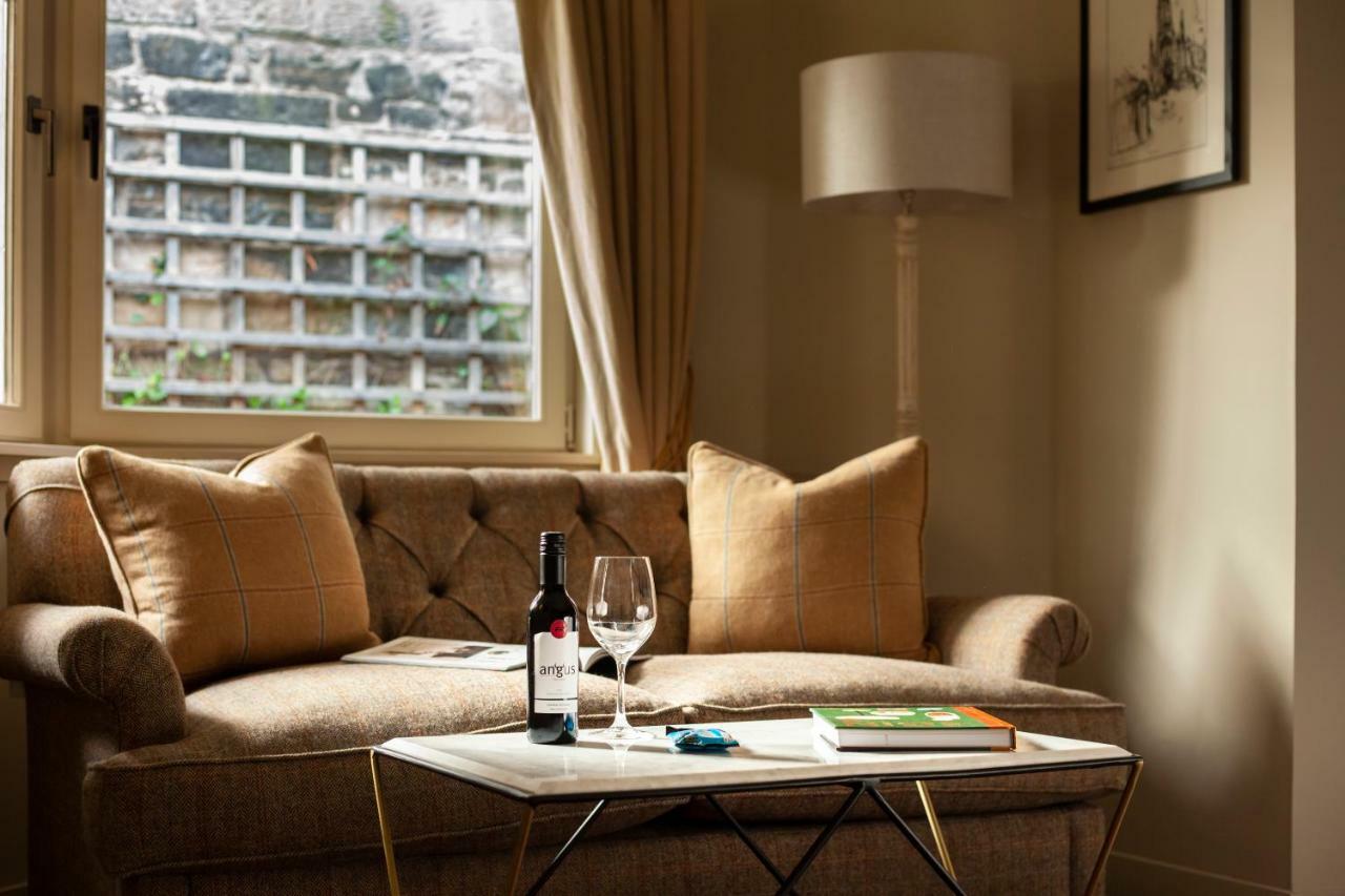 The Roseate Edinburgh - Small Luxury Hotels Of The World Exterior photo A living room at the hotel
