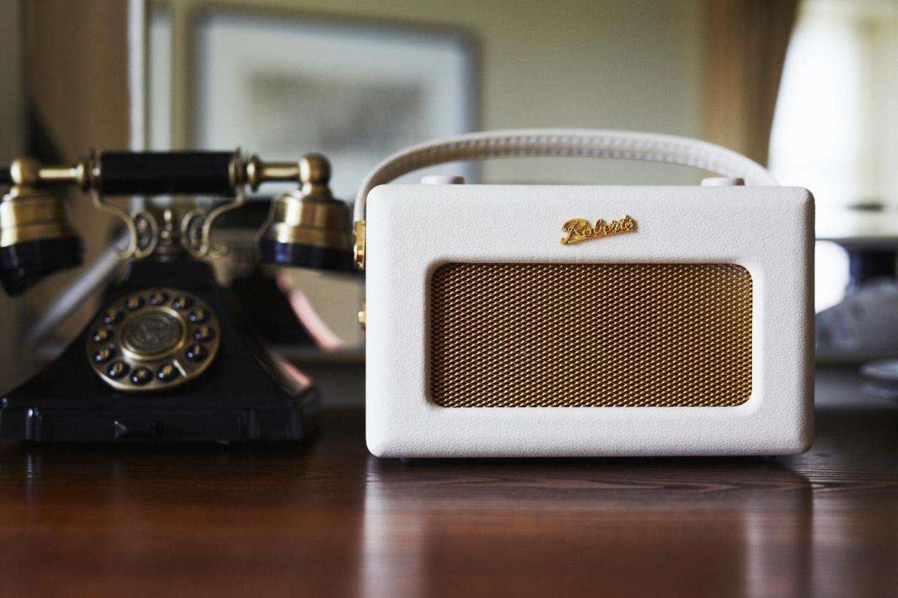 The Roseate Edinburgh - Small Luxury Hotels Of The World Exterior photo A DAB radio
